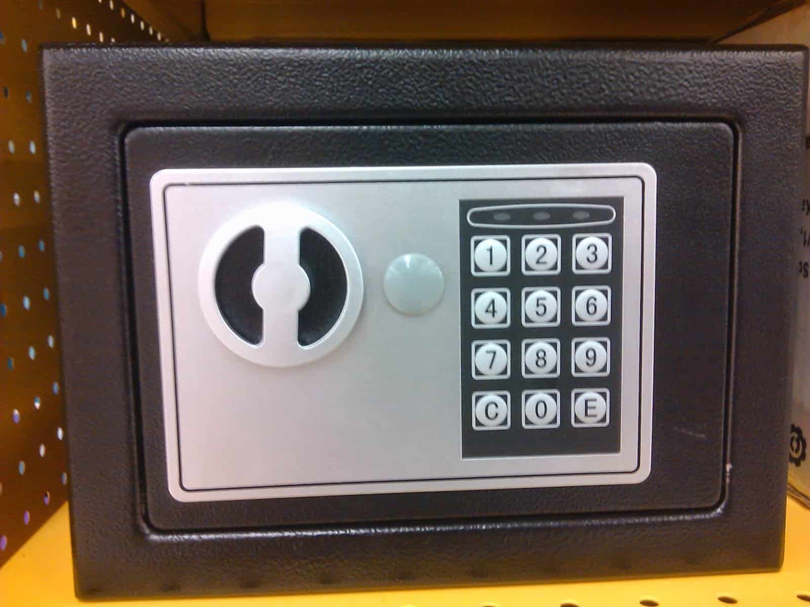 Dial Combination vs Electronic Keypad